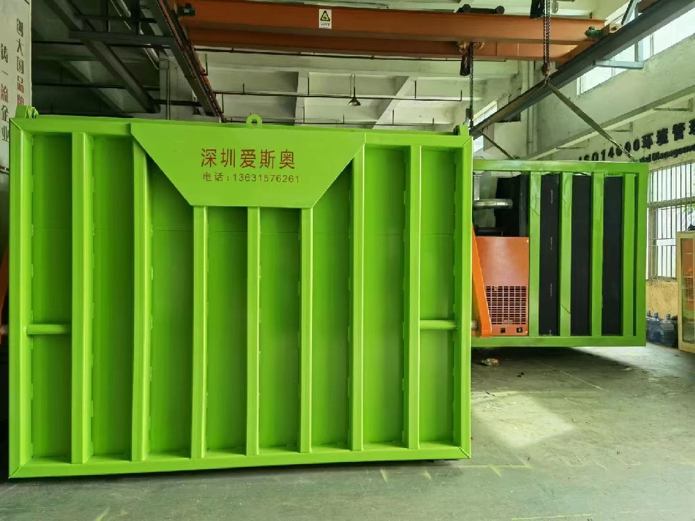 擁有三級降溫技術(shù)，核心專利的愛斯奧高端真空預(yù)冷機山東大型蔬菜基地再走兩臺。三級降溫技術(shù)擁有三大優(yōu)勢：第一，真空箱體設(shè)計壽命高達15到20年以上，第二，使用成本非常低，第三，省電效果非常明顯！